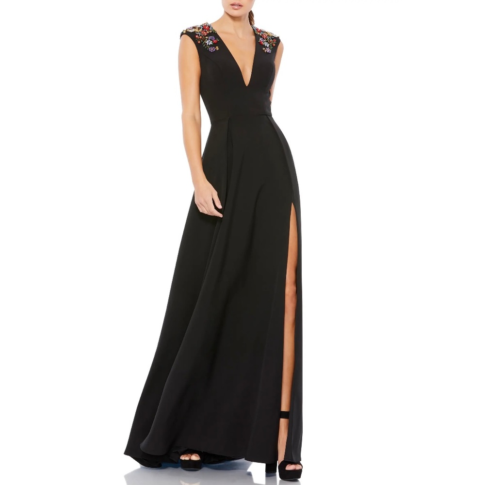 NWOT Mac Duggal Ieena 26540 Floral Beaded Accented Plunge Neck Gown, Size 8